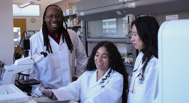 A photo of Manu Platt with co-authors Julia Frank and Hannah Song in the MATRICES lab