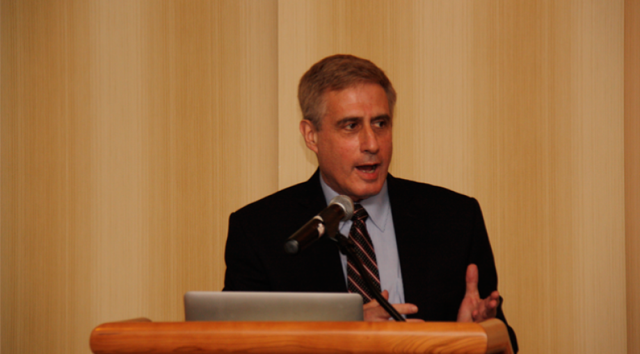 Robert Bazell, Chief Science and Health Correspondent at NBC News, was the keynote speaker at the NIBIB 10th Anniversary dinner.