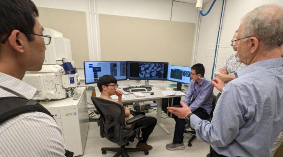 NIBIB Scientific Director Richard Leapman describes research in the Cellular Imaging and Macromolecular Biophysics Lab